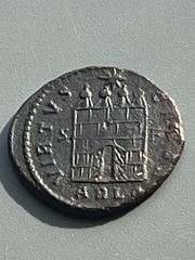 Roman Empire Constantius II AD 337-361 Bi Nummis Camp with open Gate 19 mm 2.78g