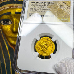JULIUS CAESAR NGC AU 4X5! ROMAN IMPERATORIAL 44 (46)BC AUREUS ANCIENT GOLD COINS