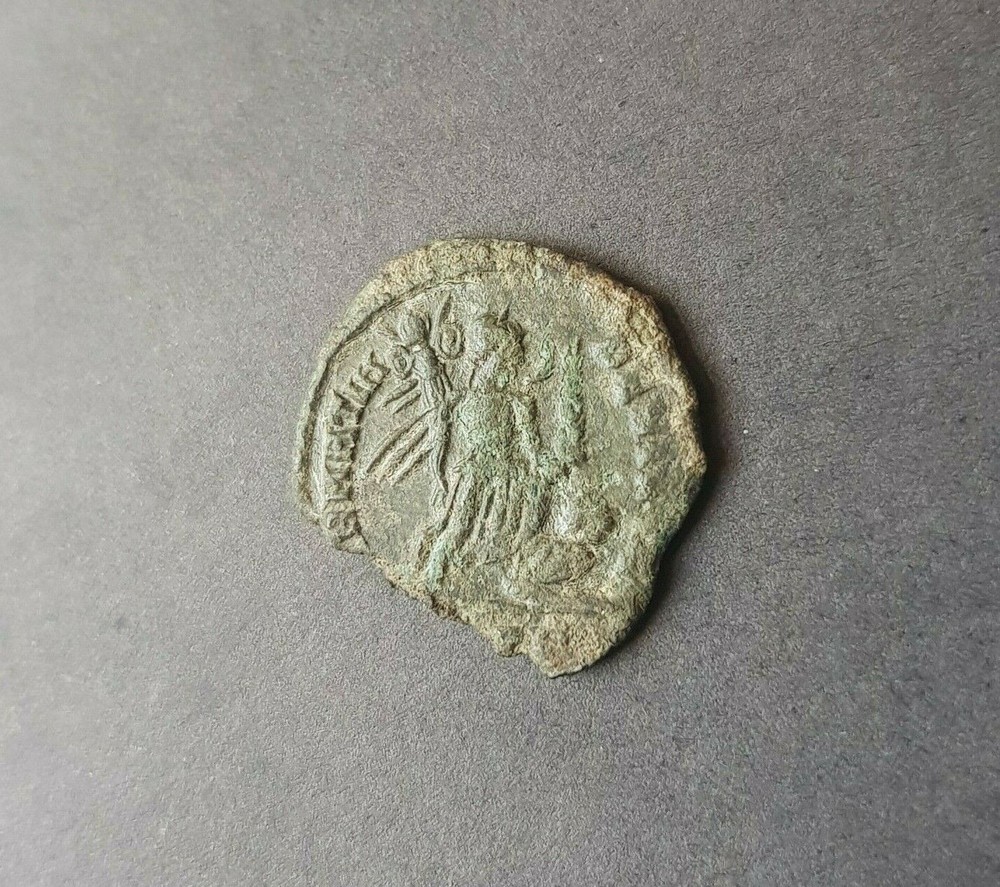 #g362# Roman Bronze coin issued by Constantine I from 323-324 AD