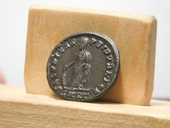 Helena, AE follis, Roman Imperial, 324-325 AD, mother of Constantine