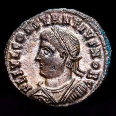 Constancio II Follis (2,46g) 327-328 d.C. Heraclea RIC-78 EBC+