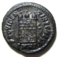 AE 3. CRISPUS AS CAESAR, 317-326 AD. HERACLEA MINT. CAMP-GATE REVERSE.