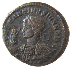 CONSTANTINE II, AS CAESAR, 317-337 AD. AE 3. TICINUM MINT. TWO CAPTIVES REVERSE.