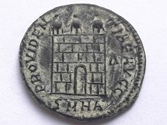 Licinius I A.D.308-324 AE follis 19mm ” camp gate” PROVIDENTAE AVGG