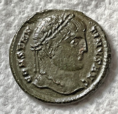 Ancient Roman Empire Coin Constantine Bronze AE 324-325 AD. Camp Gate Star