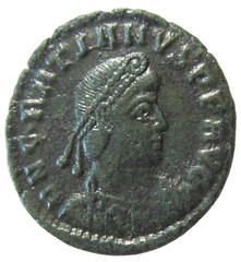 AE 3. GRATIAN, 367-383 AD. SISCIA MINT. EMPEROR DRAGGING CAPTIVE REVERSE.