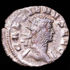 *Lucernae* Gallienus Antoninianus LAETITIA AVG / S Mediolanum 263-264 A.D.