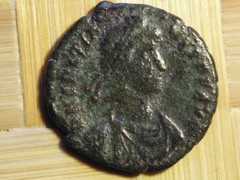 Costanzo II AE follis. 351-355 AD. ANTIQUE ROMAN IMPERIAL COIN, clean.