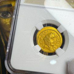 JULIUS (LARGE) CAESAR NGC ChXF 5×4 ROMAN IMPERATORIAL 44BC AUREUS ANCIENT COIN