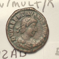 ancient coin valentinian II 375-392 A.D. bronze Ae 4 Reverse Wreath Well Center