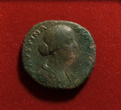 Divus Faustina Junior. Augusta, 147-175. Æ Dupondius. Fecunditas w small child