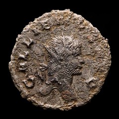 *Lucernae* Gallienus Antoninianus CONSERVAT PIETAT / XII Rome 265/267 AD
