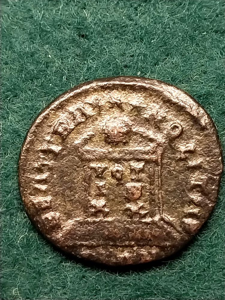 CONSTANTINE THE GREAT AE FOLLIS, 307-337 AD, ALTAR WITH GLOBE, 18 mm, 2.3 gr
