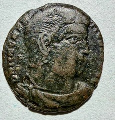 Magnentius AE Centenionalis VICTORIAE DD NN AVG ET CAES VOT V MVLT X