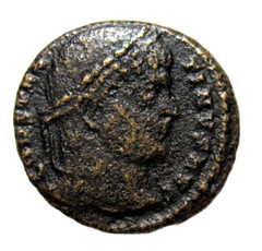 CONSTANTINE THE GREAT, AE FOLLIS, 307-337 AD. CAMP-GATE REVERSE. HERACLEA MINT.