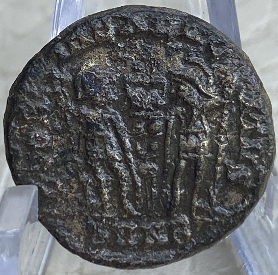 Constantine The Great Roman Coin 330-336AD Nice Detail 2 Soldiers Gloria Ex