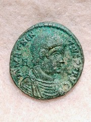ROME ~ MAGNENTIUS ~ 350-353 AD ~ 1 FOLLIS ~ CH XF