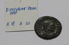 🧭 Licinius I AE VICTORIAE LAETAE PRINC PERP 319-320 AD RIC VII: 198 B49 #4160