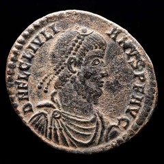 *Lucernae* Julian II Maiorina SECVRITAS REIPVB Bull (1000) Arles 360-363 A.D.