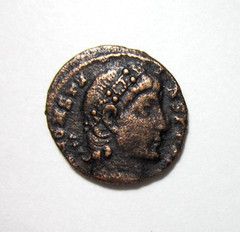 CONSTANS, 337-350 AD. AE 3. CONSTANTINOPLE MINT. TWO SOLDIERS REVERSE.