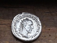 XXX RARE WOOD MATTED FRAMED SILVER ROMAN EMPEROR TRAJAN 98-117 Coin