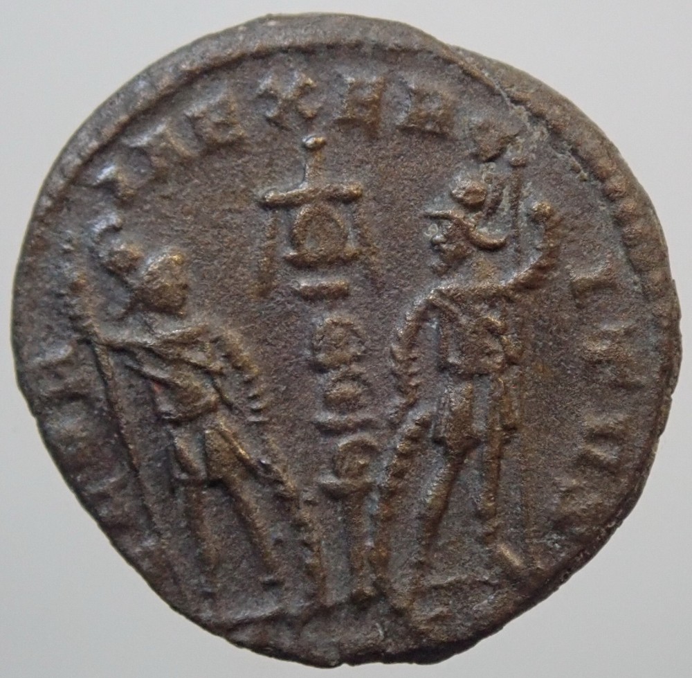 Extremely RARE (R4 in RIC) !!! Roman Imperial VRBS-ROMA + Soldiers !!! GLORIA