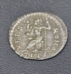 VALENS AR Siliqua EF Treveri mint VRBS ROMA Uncleaned Scarce Denarius RIC 27E