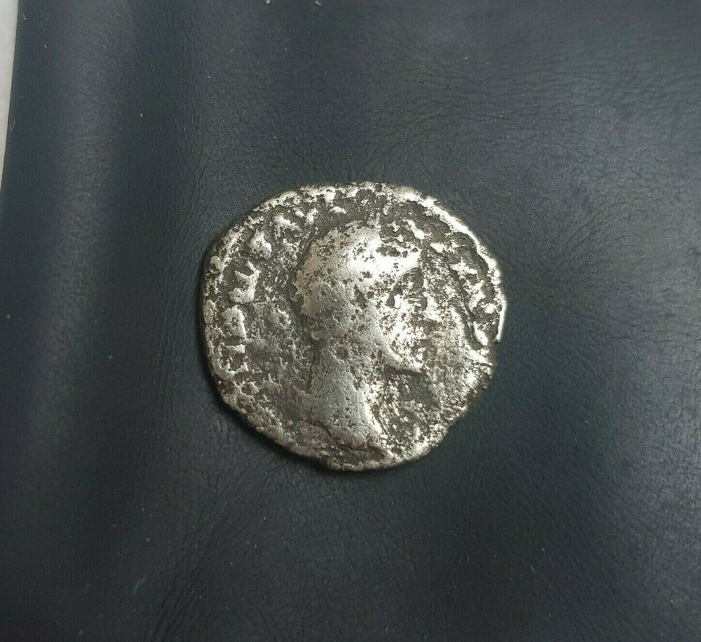 #j622# Roman silver denarius coin of Antoninus Pius from 148-149 AD