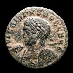*Lucernae* Crispus follis BEATA TRANQVILITAS PTR. VO/TIS/XX Trier 317-326