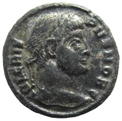 CRISPUS, AS CAESAR. AE FOLLIS, SISCIA MINT, C. 320-321 AD. WREATH REVERSE.