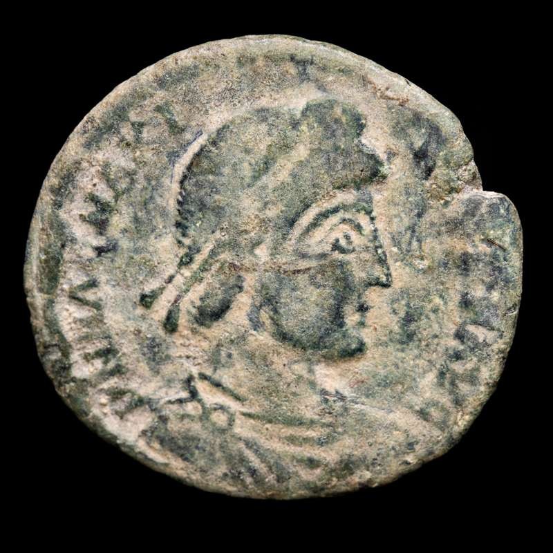 *Lucernae* Magnus Maximus Maiorina REPARATIO-REIPVB // TCON (3330) Lyon 383-8