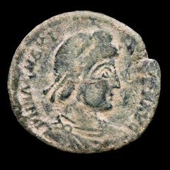 *Lucernae* Magnus Maximus Maiorina REPARATIO-REIPVB // TCON (3330) Lyon 383-8