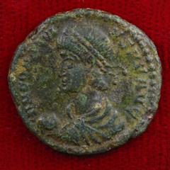 Ancient Roman Empire Coin CONSTANTIUS II Roman Soldier Leading Captive