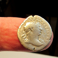 ANCIENT ROMAN IMPERIAL SILVER DENARIUS COIN TRAJAN 19MM 2.8GRAMS 98-117AD
