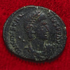 Ancient Roman Empire Coin CONSTANTIUS II Roman Soldier Spearing Fallen Horseman