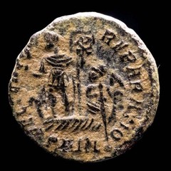 *Lucernae* Constantius II AE17 FEL TEMP REPARATIO. PARL. Arles 337-361