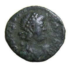 THEODOSIUS I, AE 4. 379-395 AD. VICTORY & CAPTIVE REVERSE.