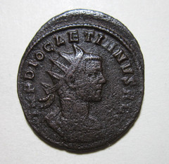 DIOCLETIAN. AE ANTONINIANUS, 284-305 AD. VICTORY REVERSE. SCARCE.