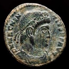 *Lucernae* Magnentius AE23 FELICITAS – REI PVBLICAE // RPLG Lugdunum 350-353