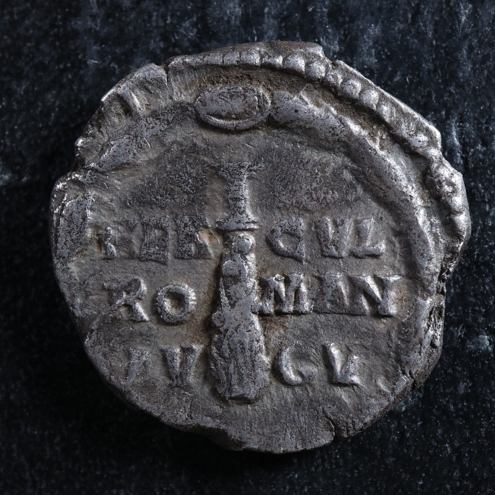 Commodus wearing lion-skin Denarius 191-192 Rome RIC 251 Club of Hercules