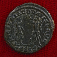Ancient Roman Empire Coin CONSTANTIUS II Two Victories Holding Wreaths