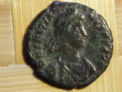 Costanzo II AE follis. 351-355 AD. ANTIQUE ROMAN IMPERIAL COIN, clean.