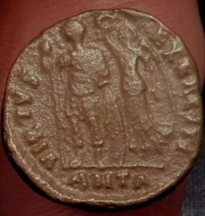 MRTWN Arcadius AE3/4 Antioch VIRTVS EXERCITI Emperor Standing Crowned by Victory
