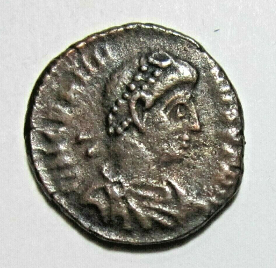 GRATIAN, 367-383 AD. AE 3. CYZICUS MINT. CONSTANTINOPOLIS REVERSE.