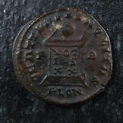 Crispus as Caesar AE Follis 322-323 Londinium RIC 249 Globe set on Altar Stars