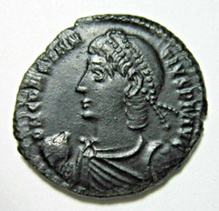 AE 2. CONSTANTIUS II. 337-361 AD. CYZICUS MINT. EMPEROR AND TWO CAPTIVES REVERSE