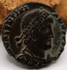 Roman Imperial | Valentinian I | AE4 | 364-367 | Nicomedia | Emperor & Captive