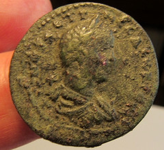 HEAVY ROMAN AE GETA COIN PRIZE URN ON TABLE W/THREE LEGS 189-211AD. 11.24GRAMS