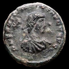 *Lucernae* Gratian AE3 GLORIA ROMANORVM O-F II / LVGS Lugdunum 378-383 A.D.