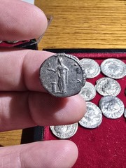 Diva Faustina SR AR Denarius: Pietas